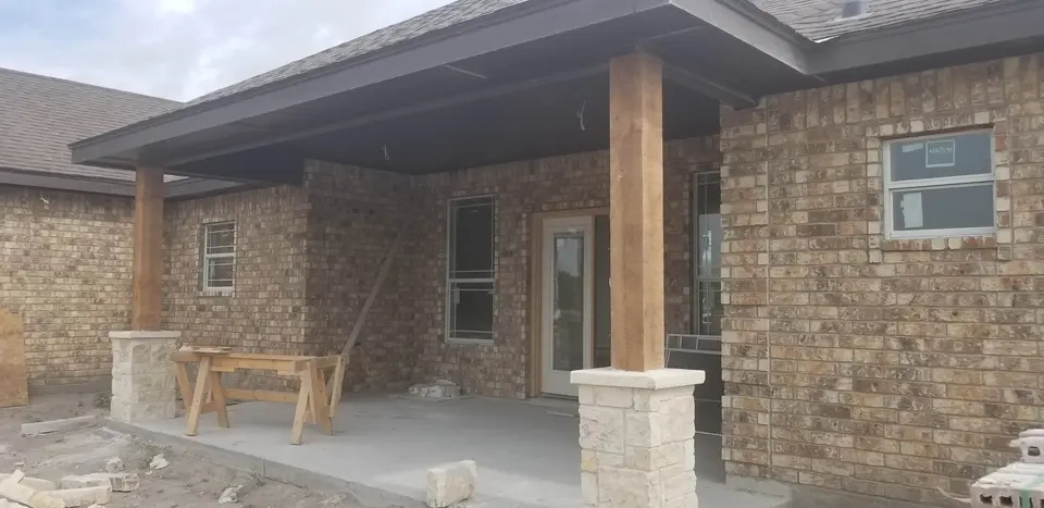Covered patio with masonry columns