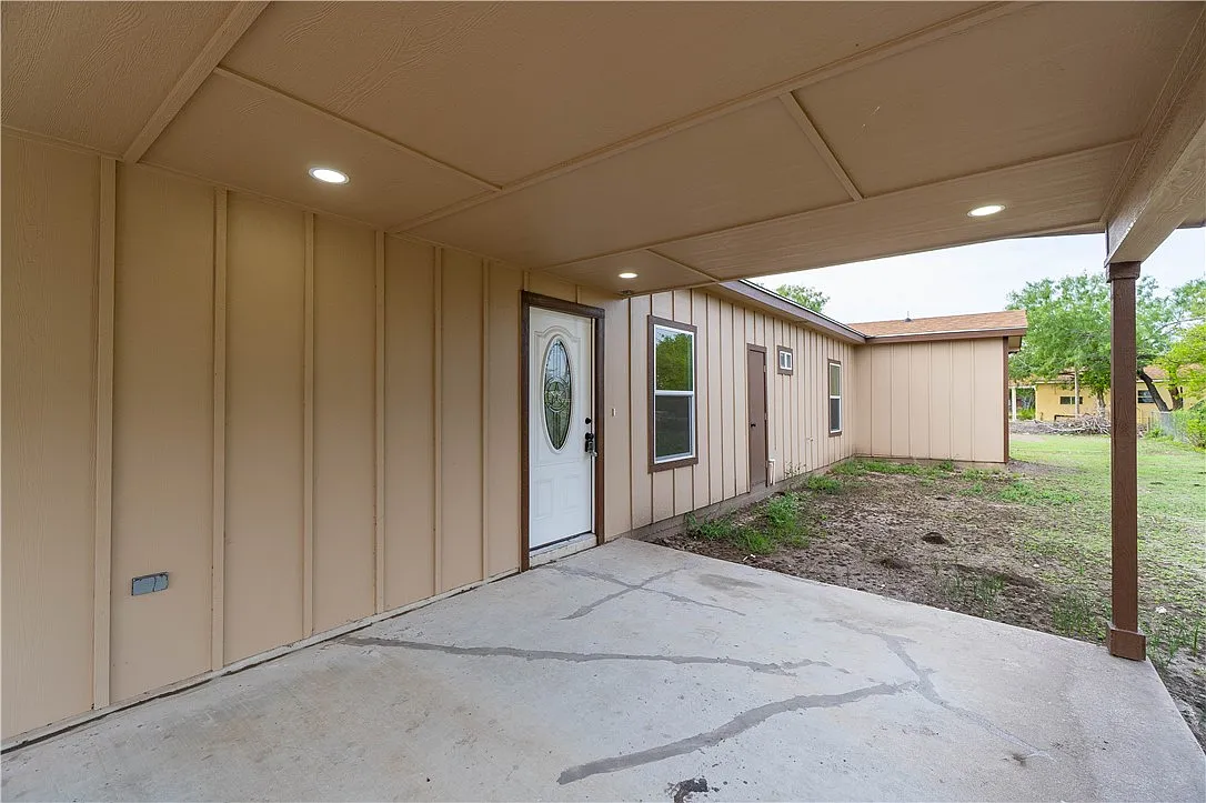 Dewey Street covered entry