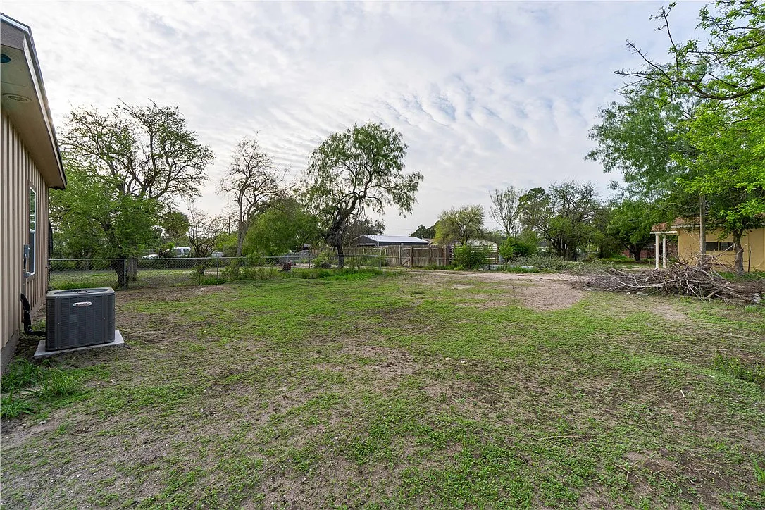 Dewey Street rear yard